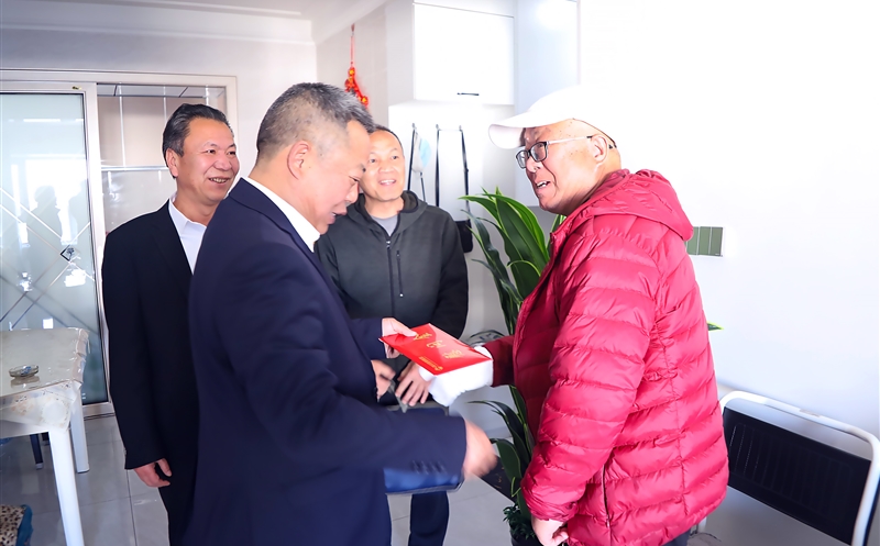 ������˾�쵼��չ����ǰϦ�߷�ο��